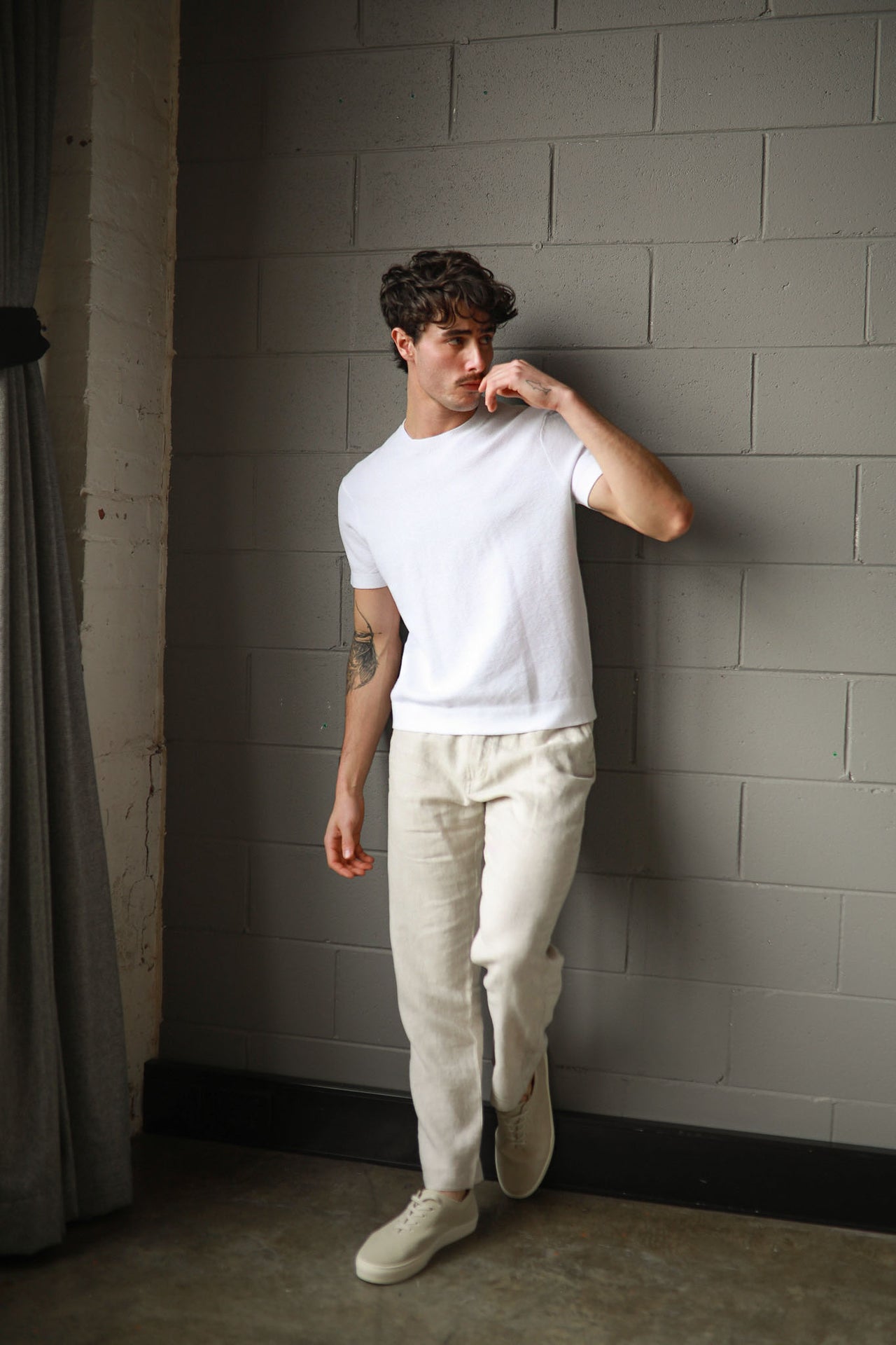 White Crew Neck Knit Shirt
